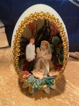 Bride &amp; Groom 4&quot; Plastic Egg Decoration/Cake Topper *Pre-Owned* DMA - $20.63 CAD