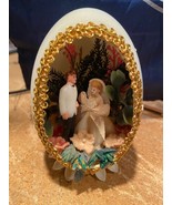 Bride &amp; Groom 4&quot; Plastic Egg Decoration/Cake Topper *Pre-Owned* DMA - $20.56 CAD