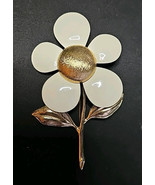 Vintage Sarah Coventry White Enamel Flower Brooch Signed Brushed Gold Ce... - $59.08 CAD