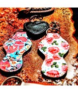Vintage keychain lots three leather keychains an two chap stick holder k... - €20,30 EUR
