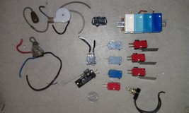 21AA29         ONE DOZEN ASSORTED ELECTRICAL SWITCHES, GOOD CONDITION - $8.52