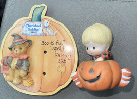 Vintage Enesco Collectible Figurine 1981 boy w/ pumpkin Halloween &amp; Boo Pin - £15.86 GBP