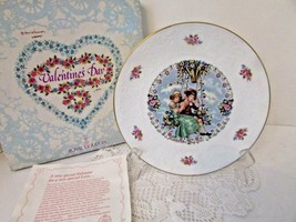 ROYAL DOULTON BONE CHINA COLLECTOR PLATE VALENTINE&#39;S DAY 1980 ENGLAND BOXED - $184.65 MXN