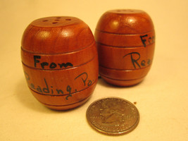 Vintage Wooden Wood Salt &amp; Pepper Shaker Set Reading Pennsylvania [Z230g] - £5.64 GBP