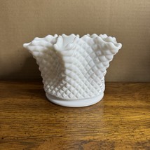 Westmoreland Milk Glass 1910-1919 English Hobnail Diamond Pinched Vase V... - $646.96 MXN