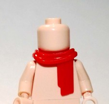 MZ Red Scarf For Action Minifigures - $42.82 MXN