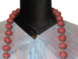 HANDCRAFTED ARTISAN BROWN / RED BEADED NECKLACE - $186.21 MXN
