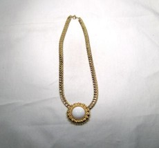 Vintage Trifari Gold Tone White Flower Necklace K249 - £38.14 GBP