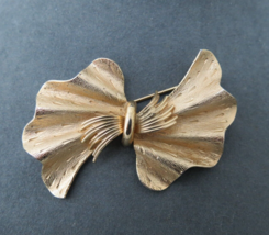 Coro Pegasus Brooch Large Bow Brilliant Gold Tone  2.75&quot; Long Textured Wavy Nice - £23.18 GBP