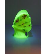 Fenton Burmese Uranium Glass Butterfly | Hand Painted &amp; Signed | Glows - $2,765.11 MXN