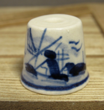 Thimble Abstract Delft Blue and White Design Vintage Porcelain .75&quot; x .7... - £3.00 GBP