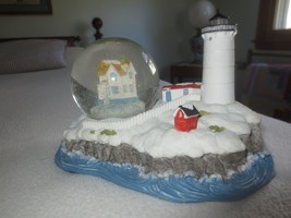 Westland By The Beautiful Sea Musical Globe &amp; Lighted Lighthouse - 7 1/4&quot; X 5&quot; - £15.98 GBP
