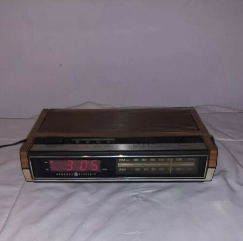 General Electric GE AM/FM Radio Alarm Clock Model 7-4630A Vintage Wood Grain - $19.99