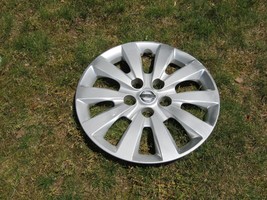 One genuine 2014 to 2019 Nissan Sentra 16 inch hubcap wheel cover 403153... - $29.57