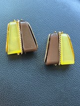 Vintage Lemon Yellow &amp; Brown Thermoset Plastic Goldtone Trapezoid Clip Earrings  - £10.45 GBP