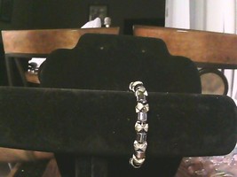 Black &amp; Silver Tone Stretch Bracelet - $207.14 MXN