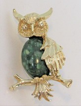 Signed Gerry&#39;s Green Marble Jelly Belly Gold Tone Owl Bird Brooch Pin 1 1/2&quot; - £7.82 GBP