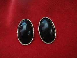Vintage Gold &amp; Black Oval  Pierced Earrings - $10.36