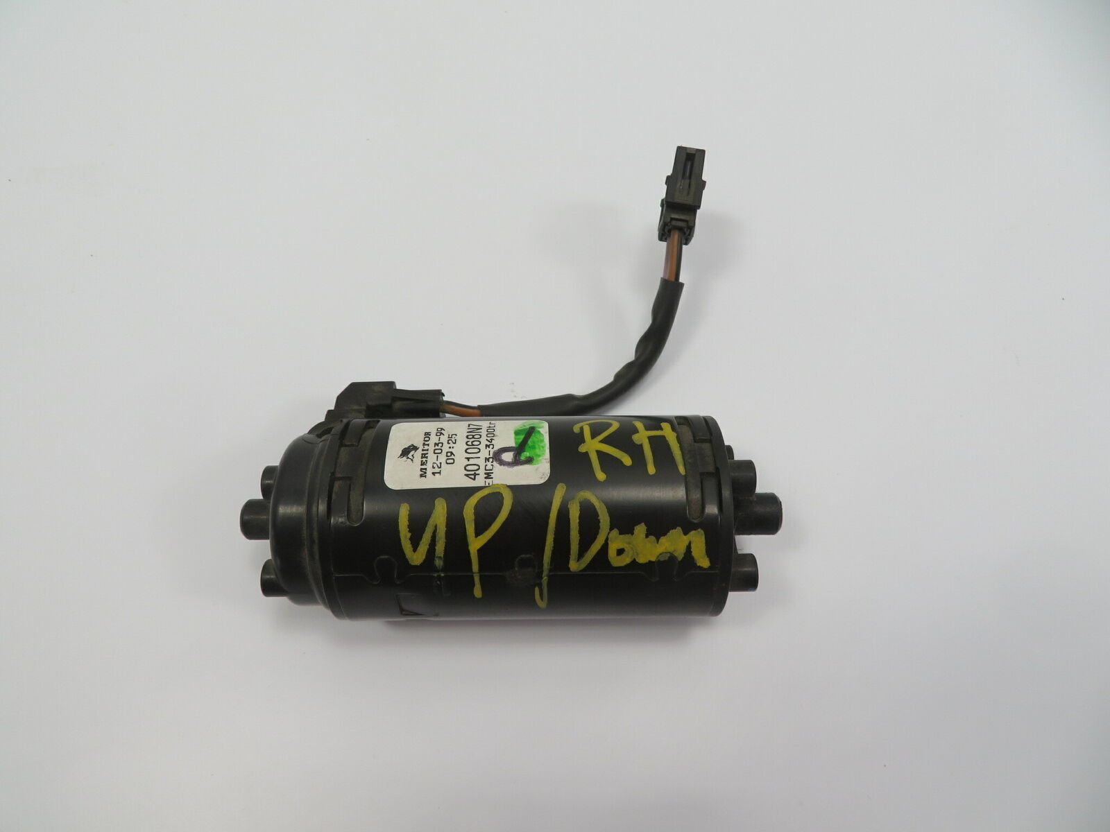 00 BMW Z3 E36 2.5L #1202 Seat Power Motor, Vertical Up/Down Right 67318401838 - £94.35 GBP