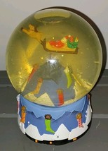 Department 56 Neiman Marcus 1991 Snowglobe Santa Sleigh Cats Dogs - $559.19 MXN