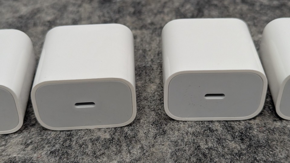 Lot of 4  Apple 20W USB-C Power Adapter iPhone Charger Type C - A2305/A2935 Item image 3