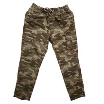 Good condition Camouflage pants men medium 32 to 34 - $7.99