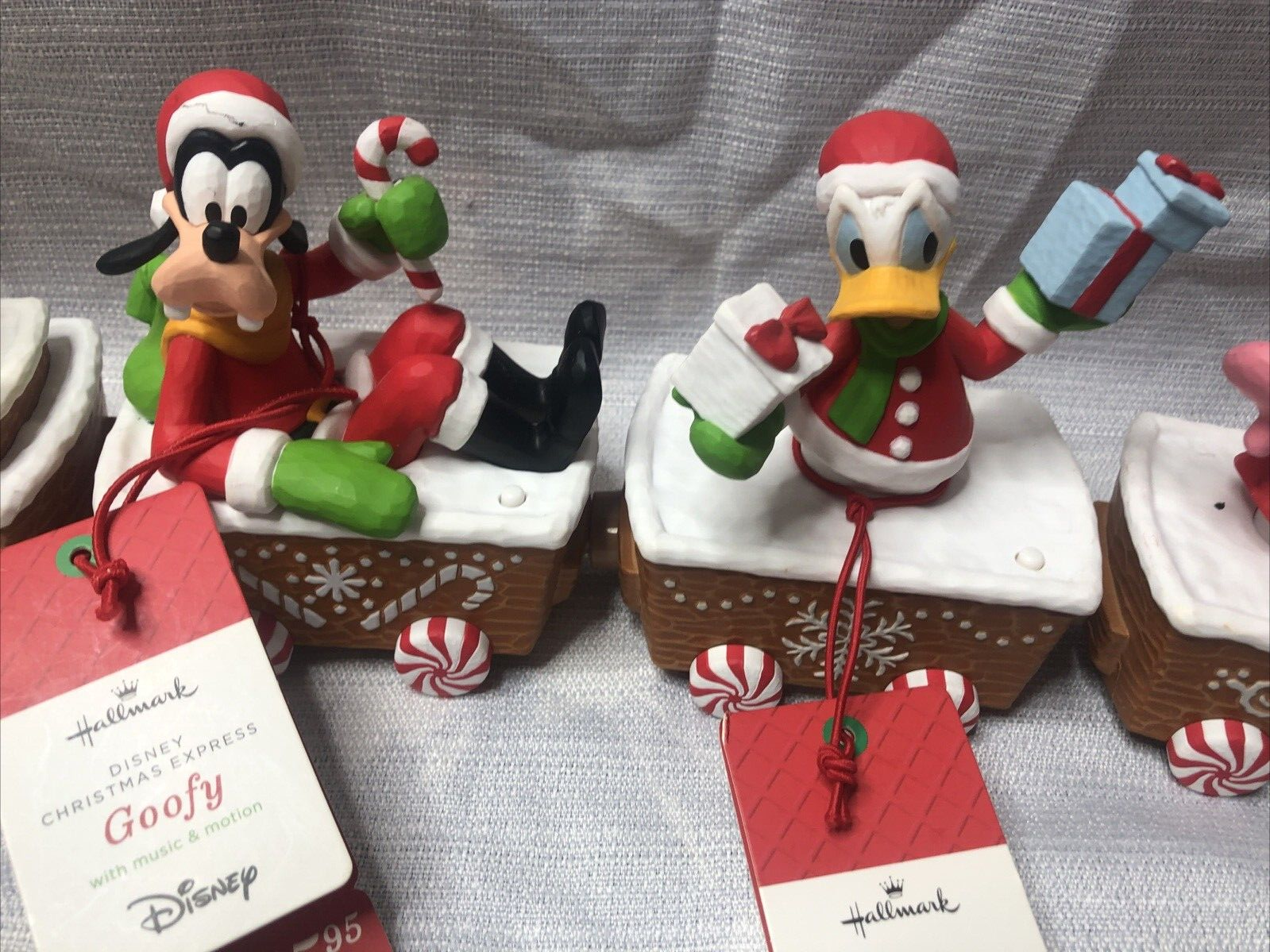 2016 Hallmark Mickey Mouse Disney Christmas Express Musical Train 5 Cars/ READ Item image 3