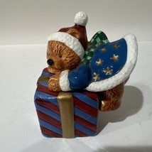 Vintage Stacking Bear On Present Christmas Cardinal Inc. Salt &amp; Pepper Shakers - £9.42 GBP