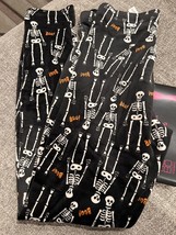Halloween Skeleton Juniors  No Boundaries Super Plush Leggings Bones SZ LARGE - £10.16 GBP