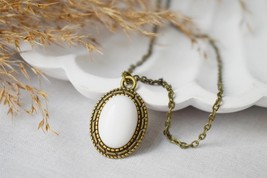 Vintage White Jade Necklace, Oval Gemstone Pendant Necklace For Women, White Sto - £26.66 GBP