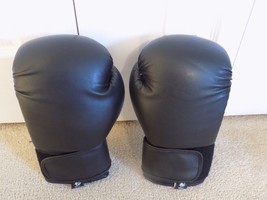 Boxing Training Sparring Gloves 10 Oz. Black Barely Used--FREE SHIPPING! - £19.71 GBP