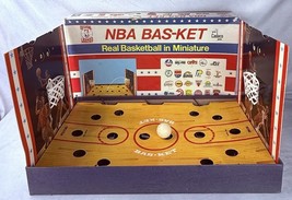 VTG 1980s NBA BAS-KET Cadaco Game Real Basketball in Miniature No. 167 - $784.33 MXN