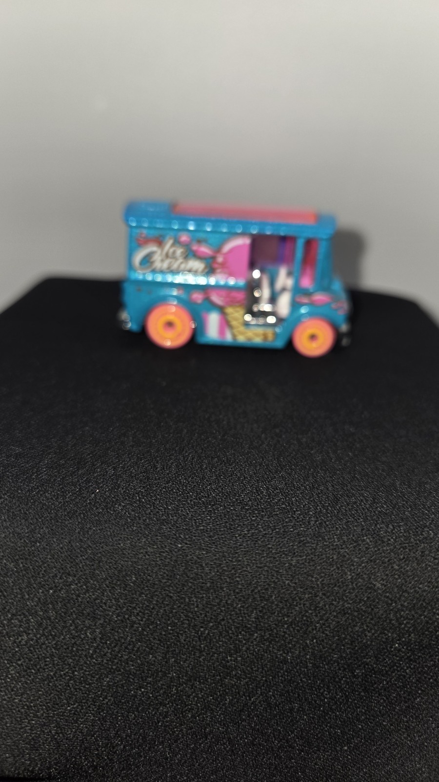 2019 HOT WHEELS BREAD BOX ICE CREAM BLUE & PINK 1:64 DIECAST 2 1/8" FOOD TRUCK Item image 3