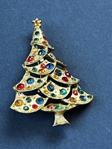 Vintage Colorful Rhinestone Brushed Goldtone Christmas Tree Holiday Brooch Pin – - £8.92 GBP