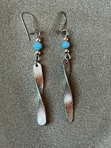 Vintage Silvertone Hammered Thin Twist w Tiny Blue Bead Dangle Earrings for Pier - £8.88 GBP