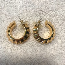 Vintage 1994 Avon Gold Tone Rippled Fashion Hoop Pierced Earrings - $28.95