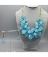Cha Cha Necklace Earring Set Blue Crackle Acrylic Teardrop Dangles Pierc... - $557.69 MXN