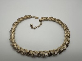 Vintage Gold Laurel Crown Trifari Necklace 14.5” - 16.25” - £46.72 GBP