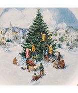Avon Wedgwood 1978 Trimming The Tree 8.75&quot; Christmas Porcelain Plate Series - £12.01 GBP