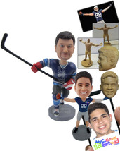 Personalized Bobblehead Ice Hockey Star Dude Skating To Win The Ball Back - Spor - £72.57 GBP