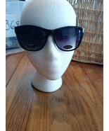 Pugs Sunglasses - $581.05 MXN