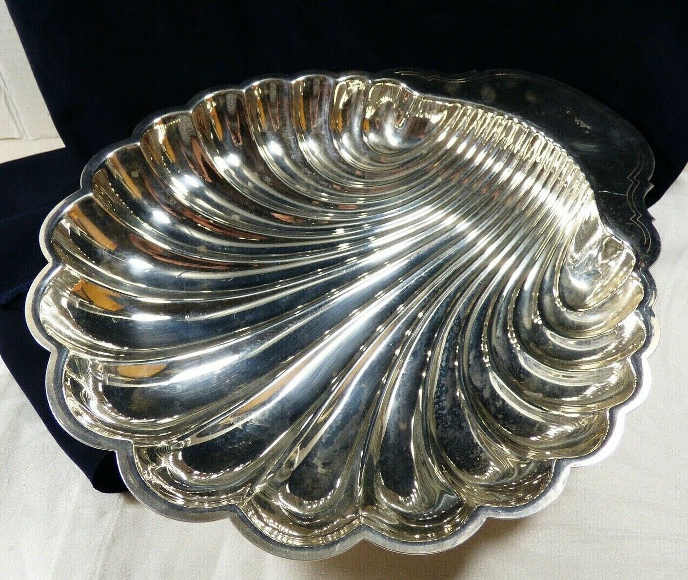 W.M. Rogers 895 signed Large Silver plate bowl serving Tray Clam Seashell design - $54.45