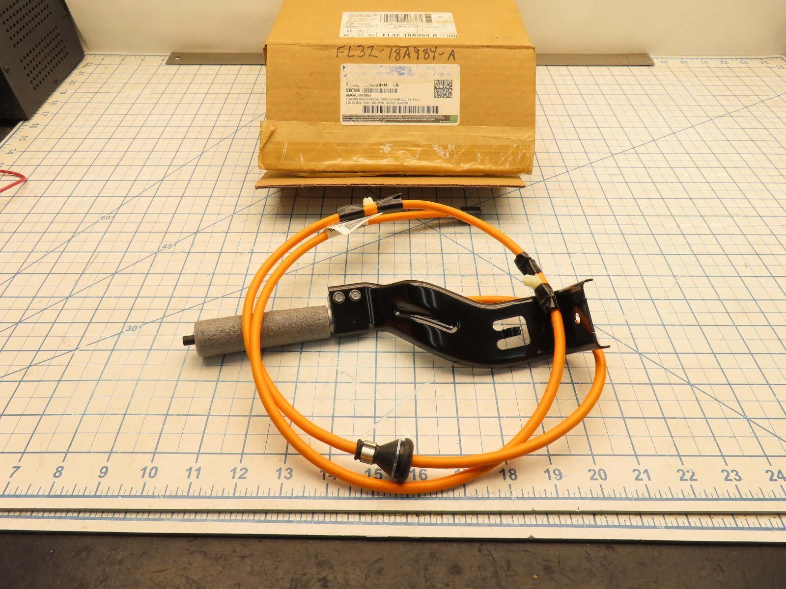 Ford FL3Z-18A984-A Ariel Antenna Base with Mount and Cable - $44.98