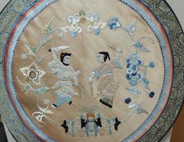 Antique Chinese Silk Embroidery 15.5&quot; Panel Tapestry round zhou jian tra... - $3,351.62 MXN