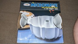 Vintage 12 Cup Bundt Pan By Nordic Ware Microwave And Oven Safe New Old Stock - £22.21 GBP