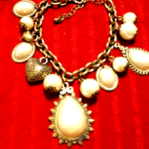 Beautiful vintage pearl bracelet - £17.34 GBP