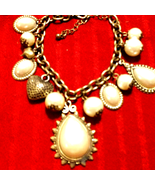 Beautiful vintage pearl bracelet - $29.74 CAD