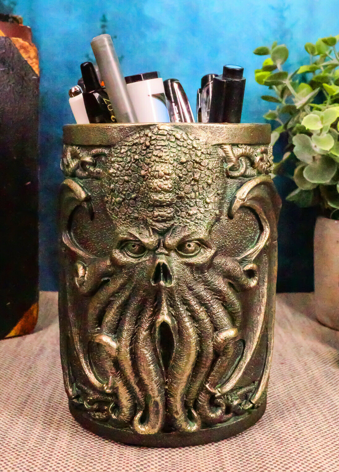 Marine Call of Cthulhu Skull Sea Monster Stationery Pen Brush Holder Fig... - $24.99