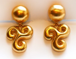 Vintage ESCADA Clip On Earrings Big 80s 90s Brushed Gold Tone Swirl Designer - £98.92 GBP