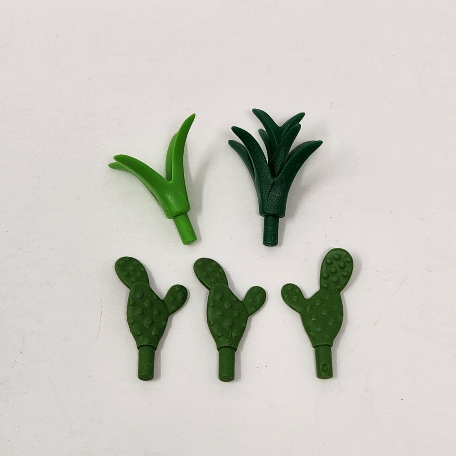 2001 PLAYMOBIL 3127 PIRATE STARTER SET REPLACEMENT GREEN PLANTS CACTUS - $11.40